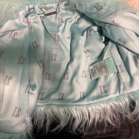 Taylor Swift Fur jacket. Youth Small - Picture 4 of 7